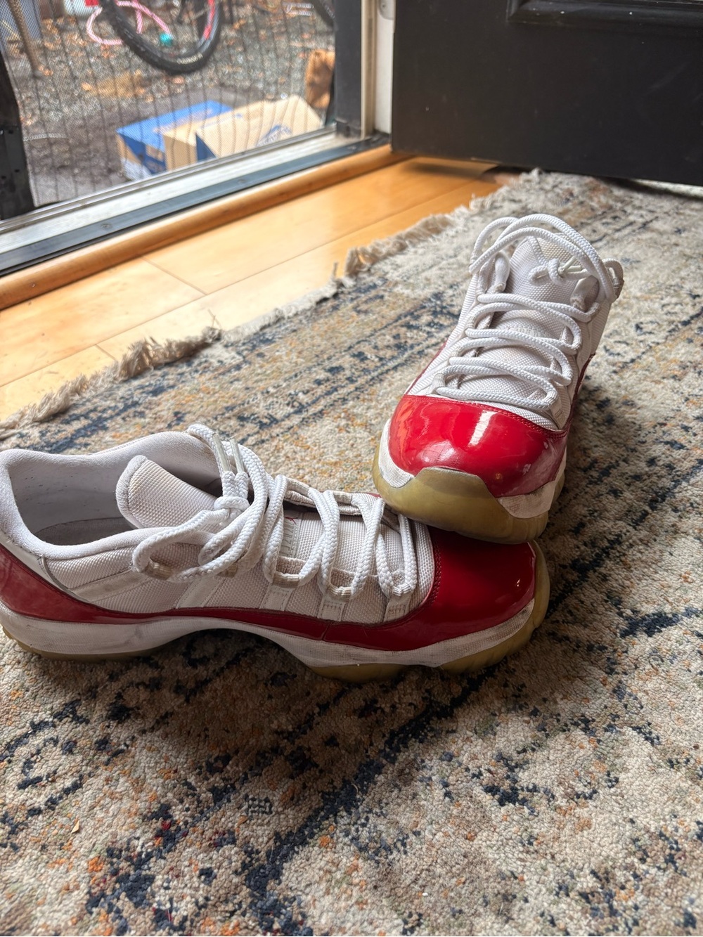 Jordan  Low-Top Sneakers in Red and White